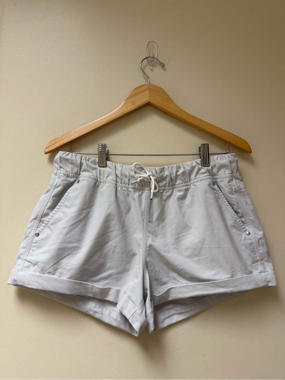 🌟 Lululemon Play All Day Shorts Light Gray Cuff 🌟